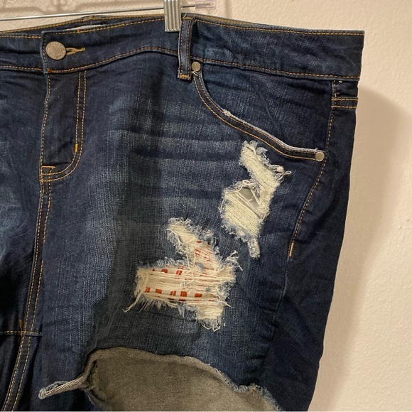 Torrid Jean Shorts Women’s Size 22 Blue Distressed Cut Off Blue Dark Wash Denim‎ - Picture 6 of 11
